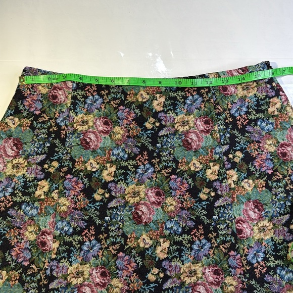 New in Floral Women's Skirt - Picture 3 of 7